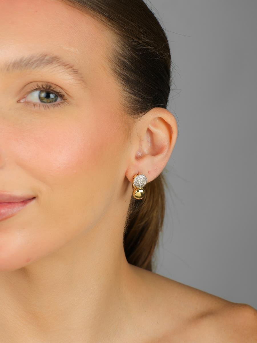 Argola Bola Lisa e Cravejada | Banhado a Ouro.