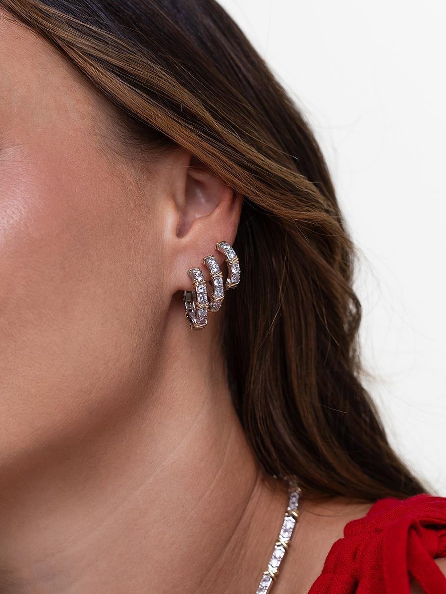 Argola Cravejada com X | P | Banhado a Ródio Branco