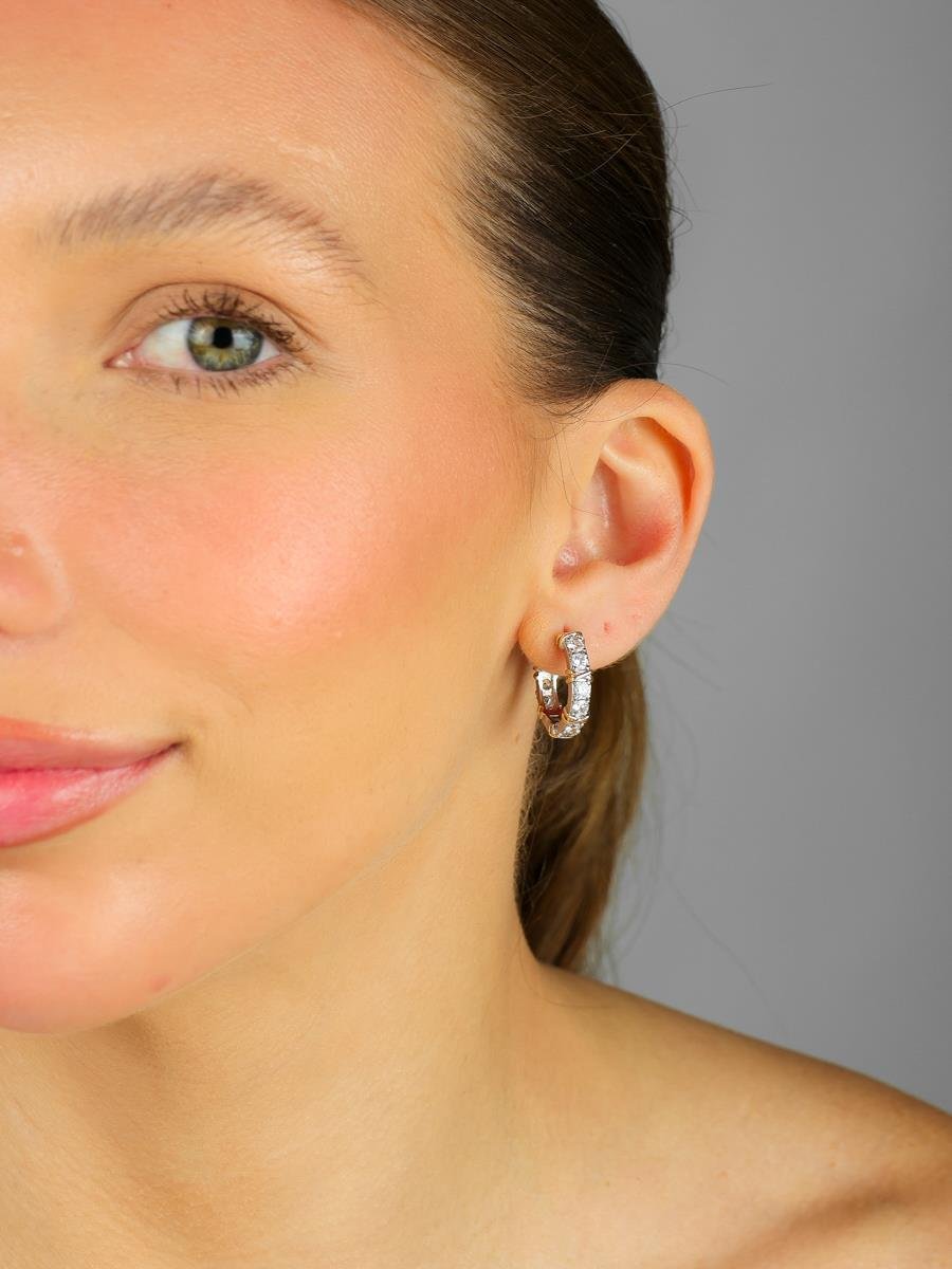 Argola Cravejada com X | M | Banhado a Ródio Branco