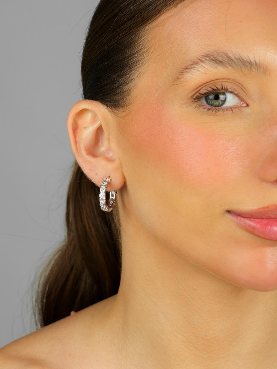 Argola Cravejada com X | G | Banhado a Ródio Branco