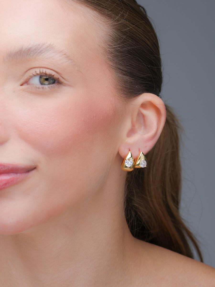 Brinco Gota com Zirconia Central | Banhado a Ouro.