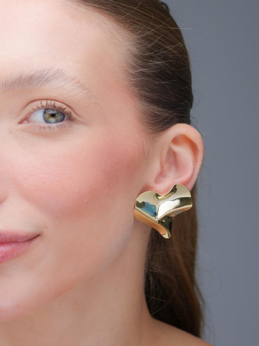 Brinco Coração Martelado | Banhado a Ouro.