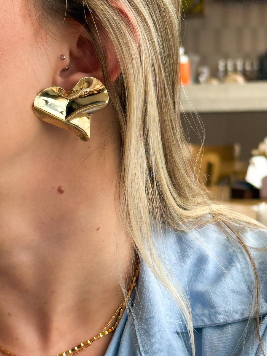 Brinco Coração Martelado | Banhado a Ouro.