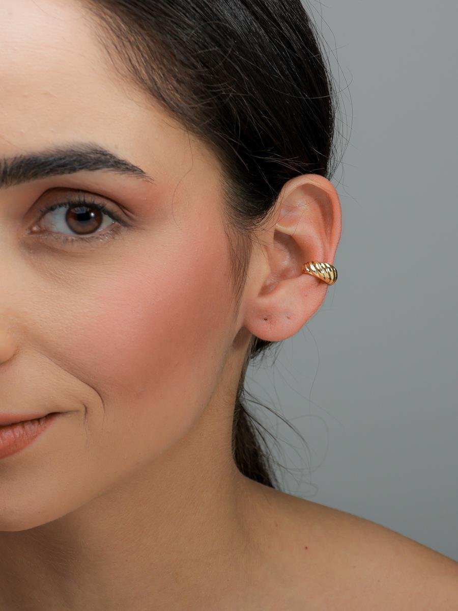 Piercing Fake com Relevo | Banhado a Ouro.