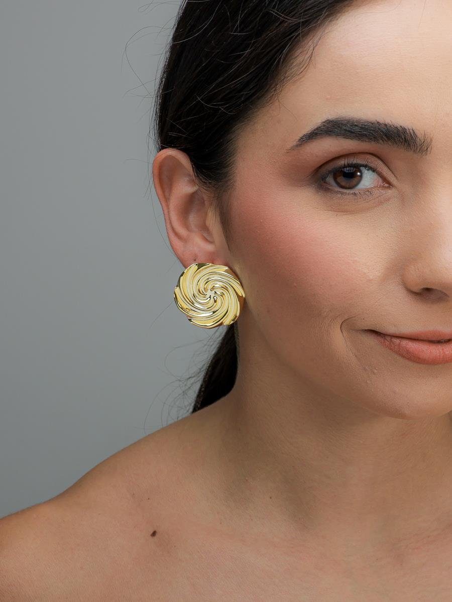 Brinco Espiral Luz | Banhado a Ouro.