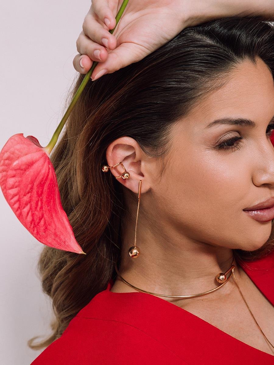 Brinco Longo com Esfera Liso | Banhado a Ouro.