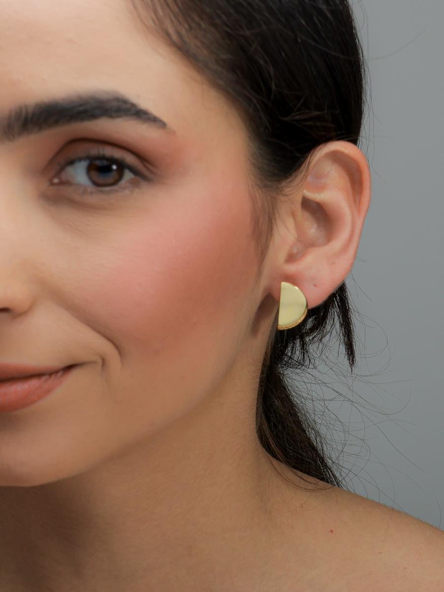 Brinco Meia Lua com Detalhe Cravejado | Banhado a Ouro.
