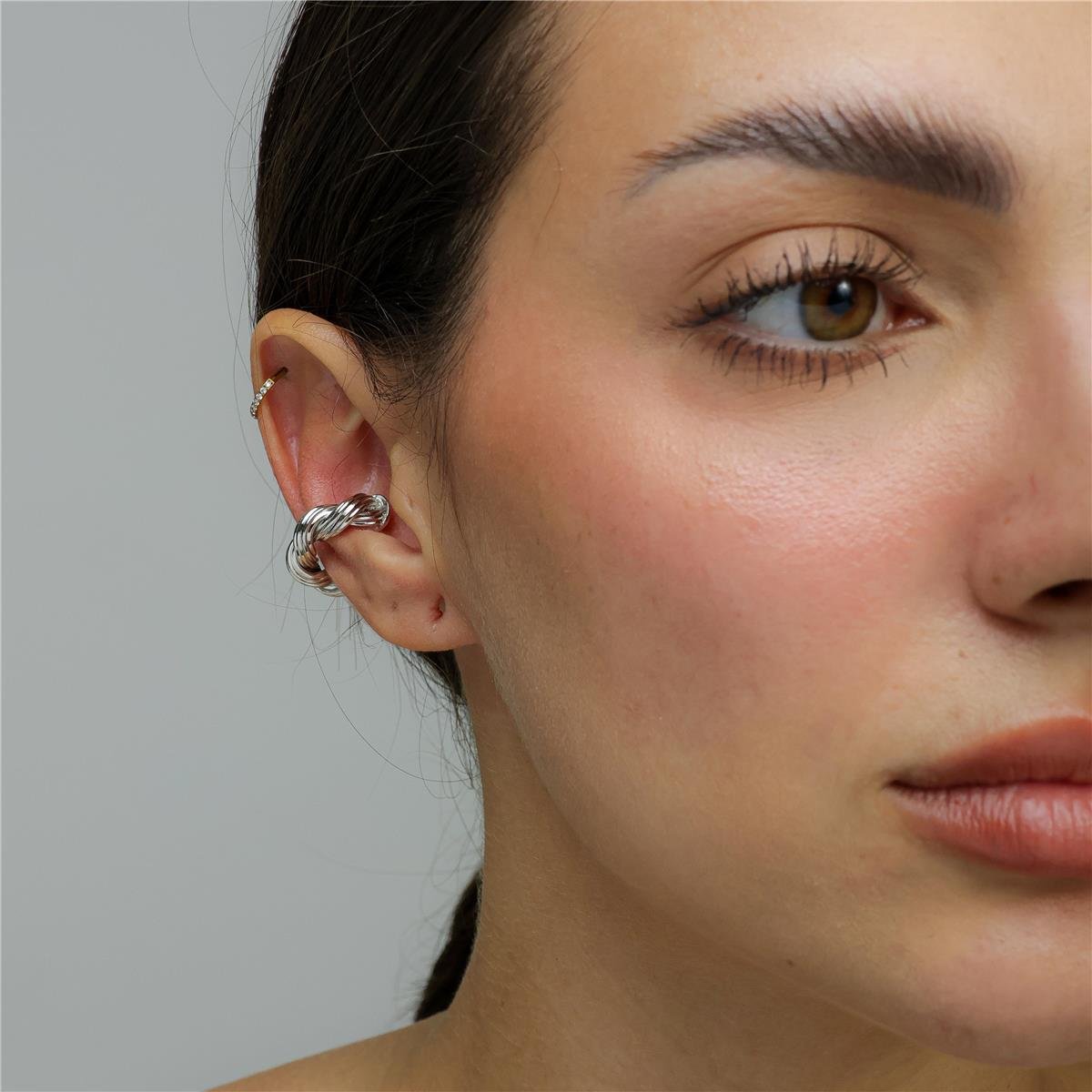 Piercing Fake Torcido | Banhado a Ródio Branco.