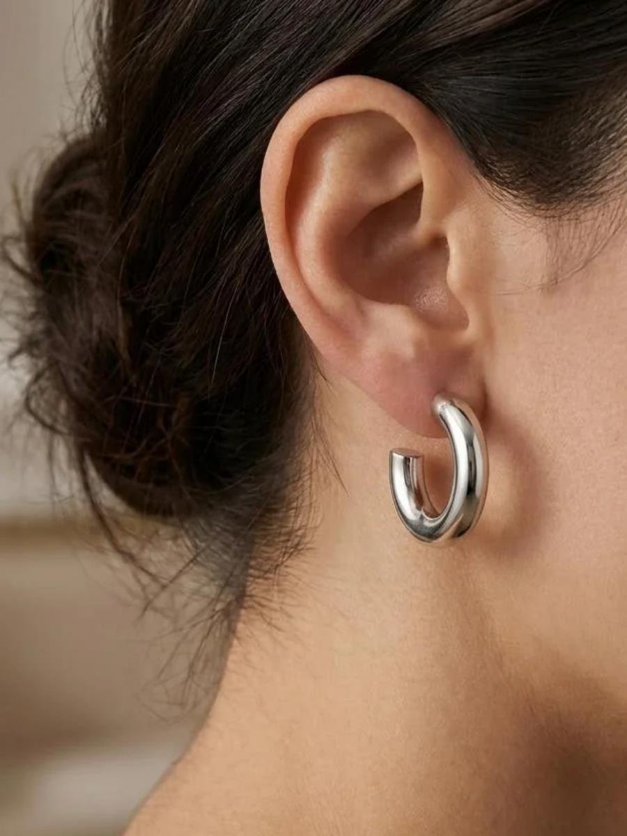 Argola Tubo P | Banhado a Ródio Branco.