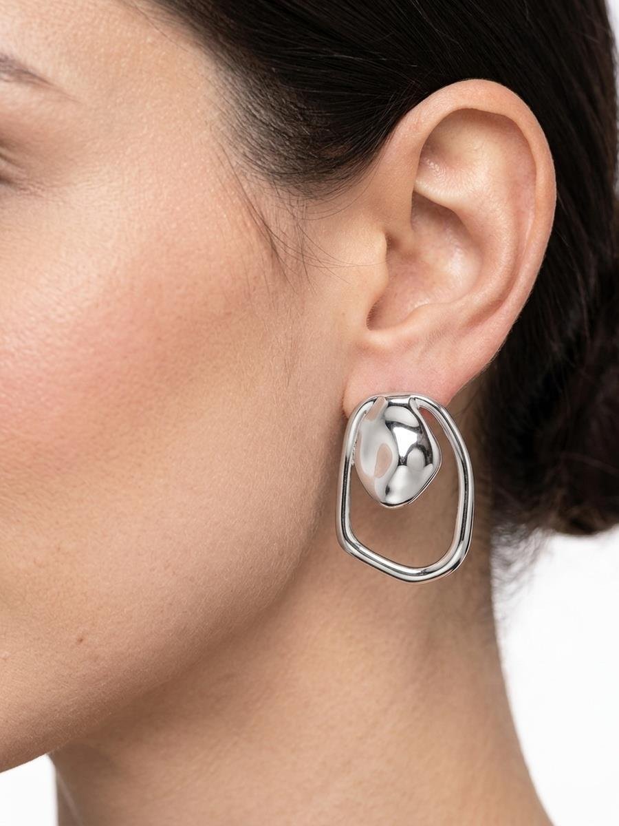 Brinco Oval Orgânico | Banhado a Ródio Branco.