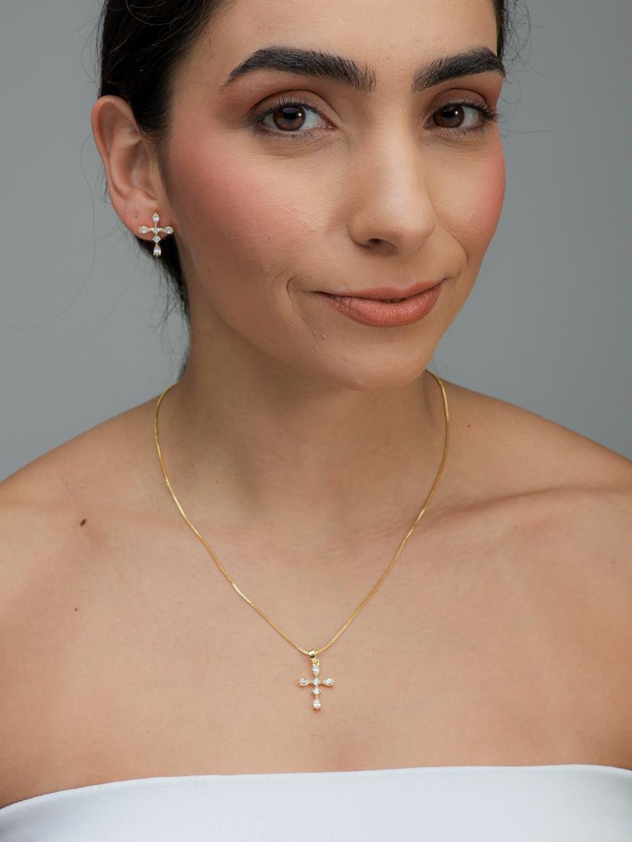 Conjunto Cruz Cravejado | Banhado a Ouro.
