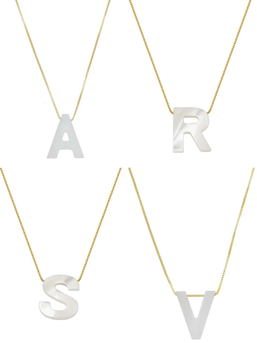 Colar com Letra de Madrepérola