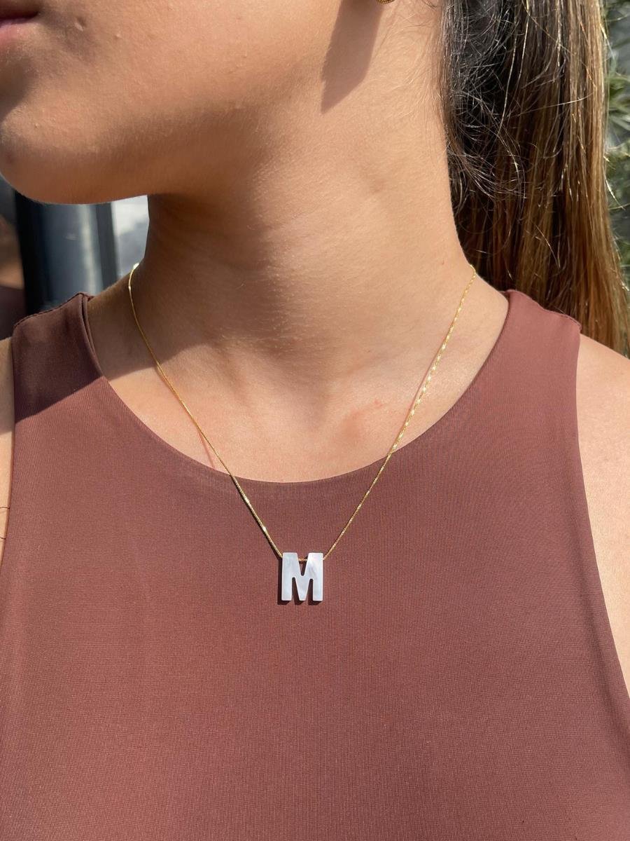 Colar com Letra de Madrepérola