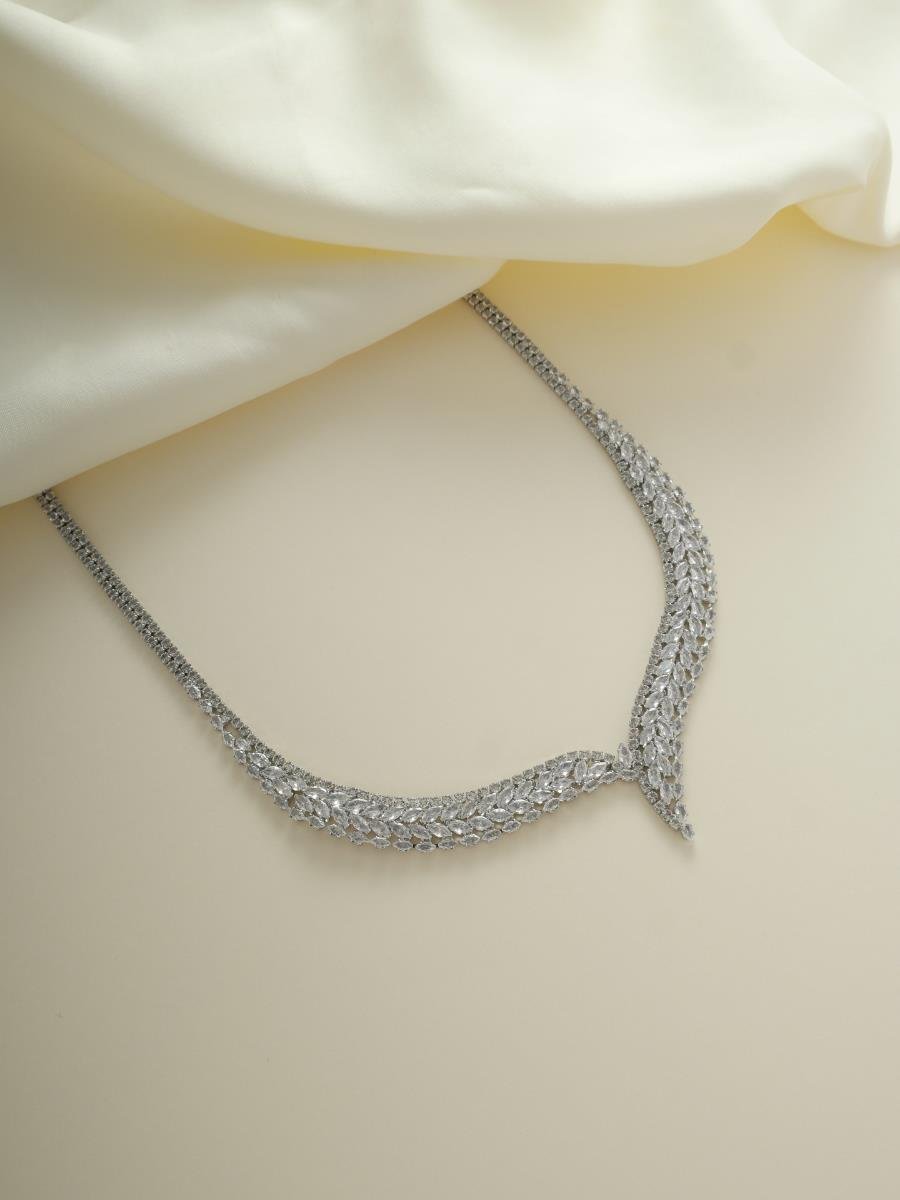 Colar Zircônias Navetes Incolor | Banho de Ródio Branco