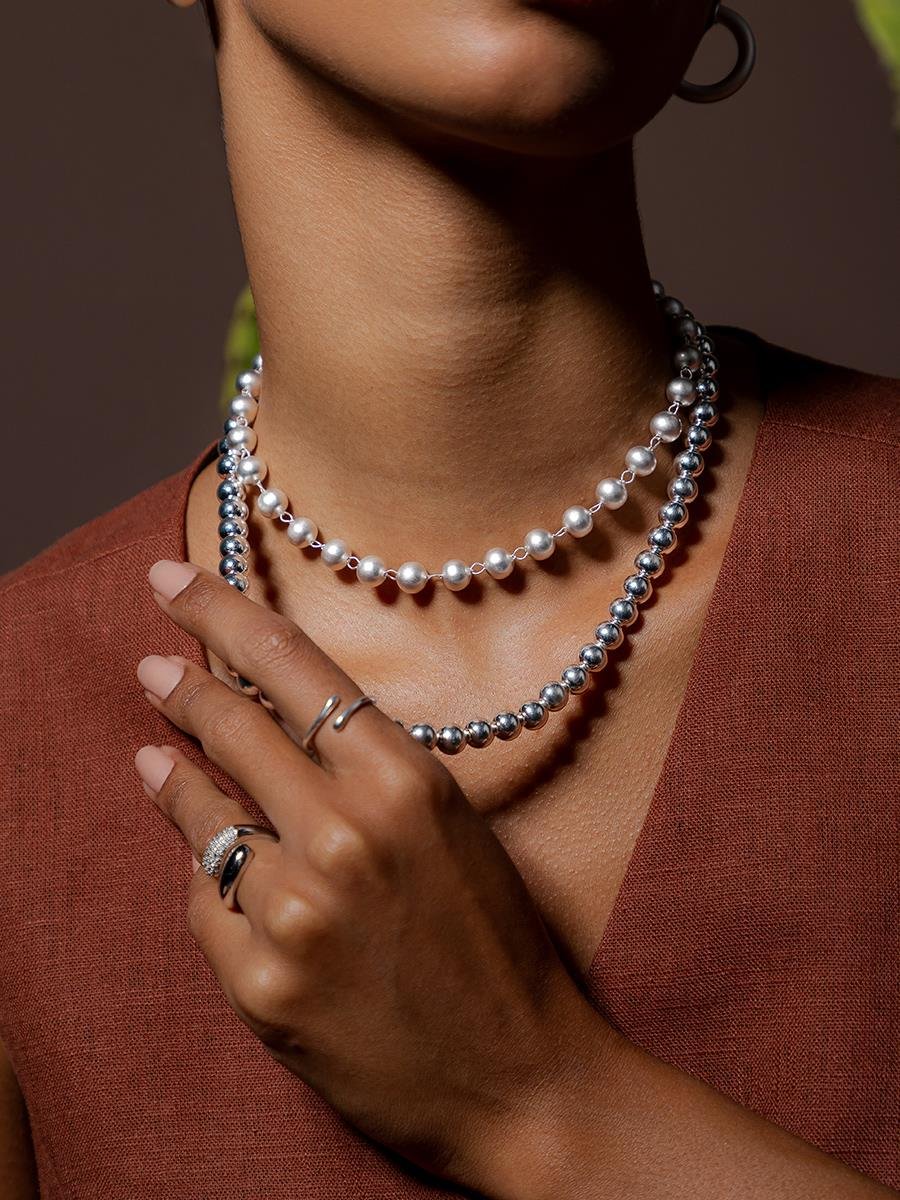 Colar Esferas Lisas l Banho de Prata