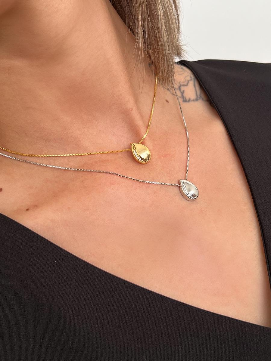 Colar Gota Lisa e Cravejada | Banhado no Ródio Branco