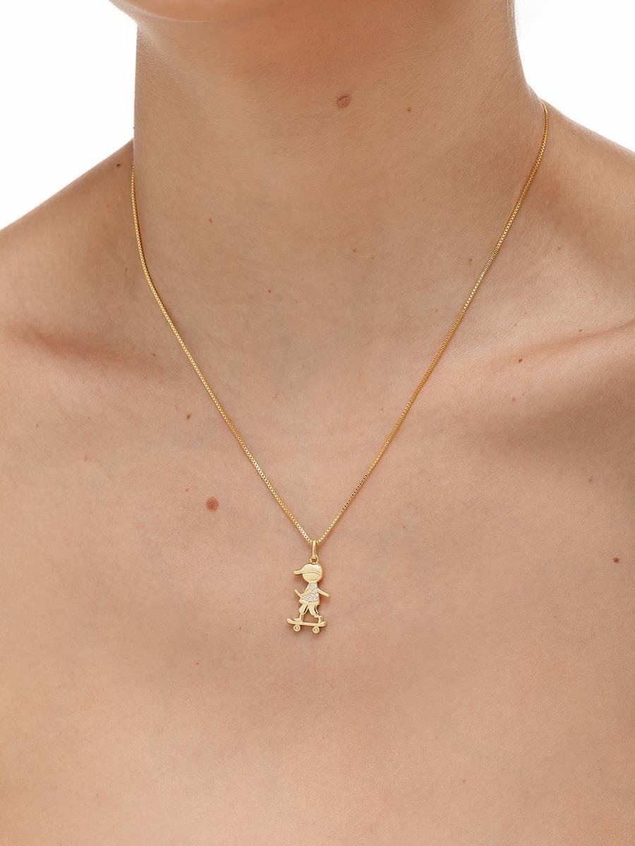 Colar Menino com Skate Cravejado | Banhado a Ouro