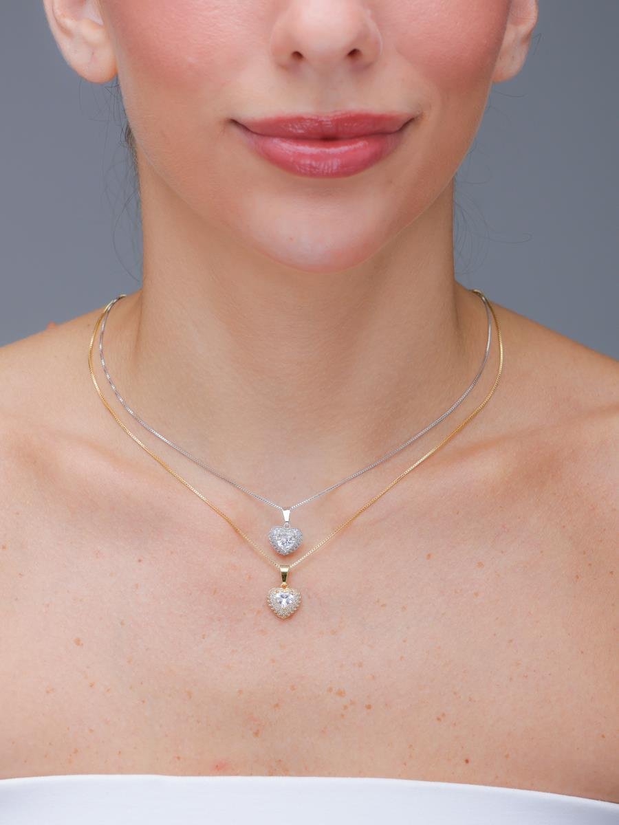 Colar Duplo Coração Cravejado | Banhado a Ouro e Ródio.