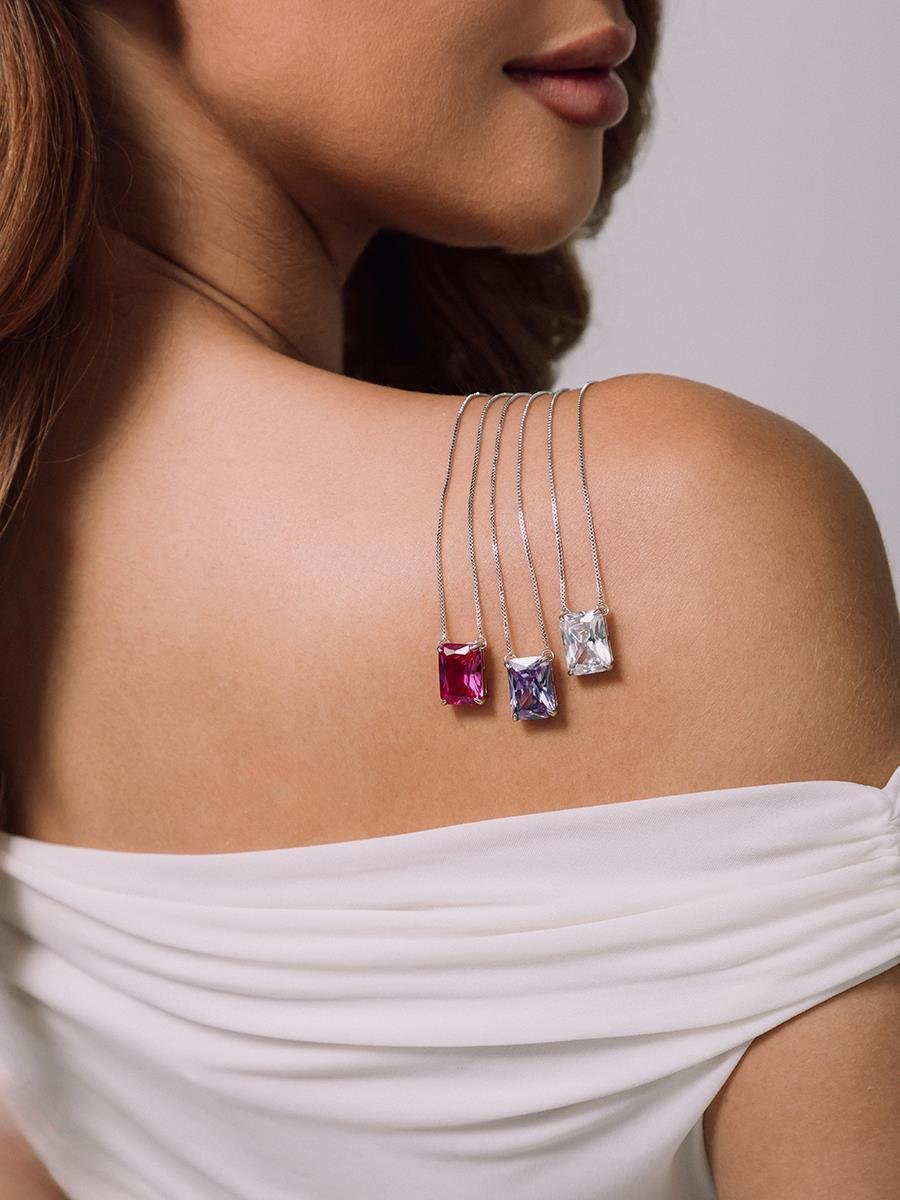 Escapulário Nossa Senhora com Pedra Pink | Banhado a Ródio Branco.