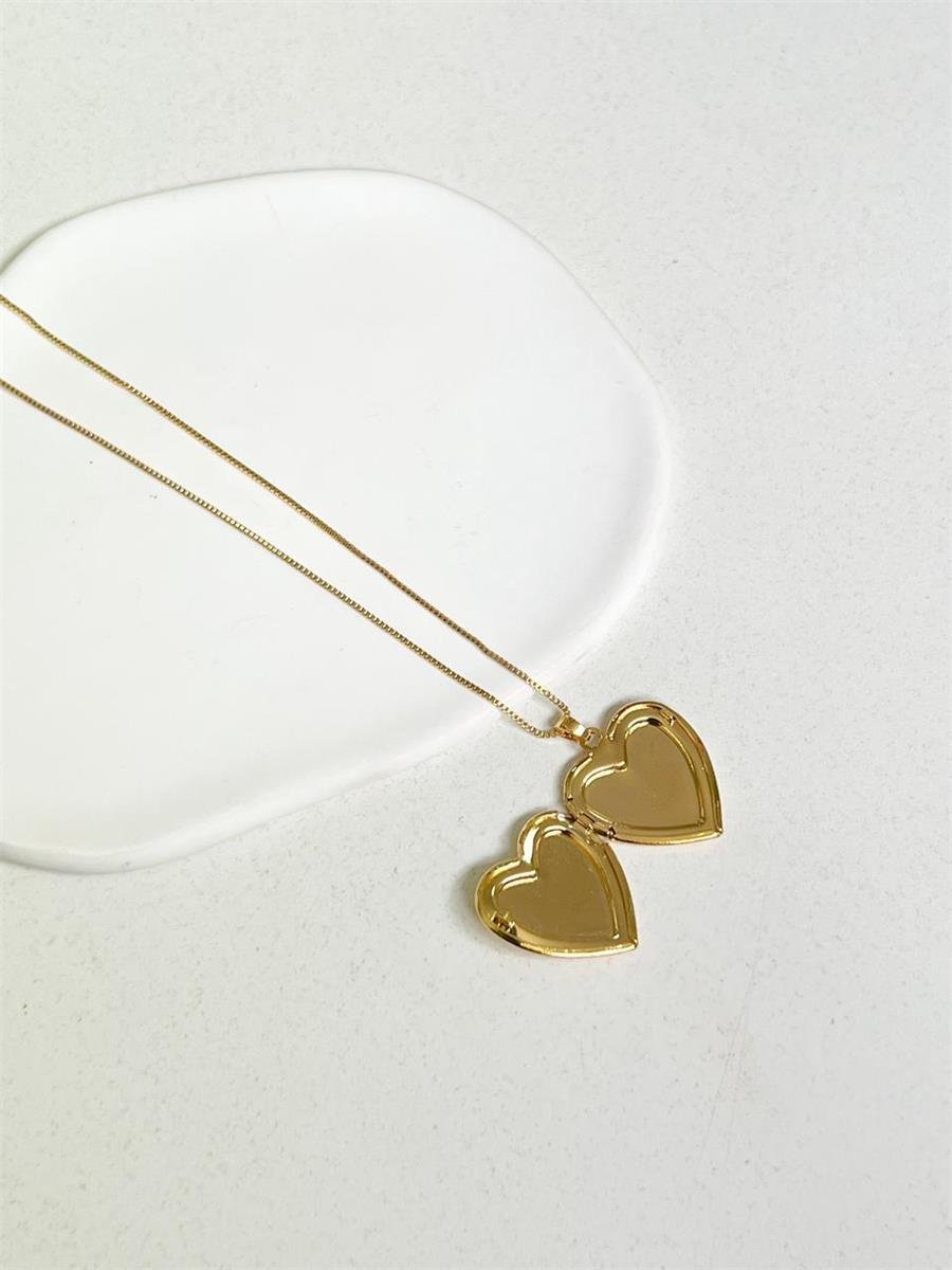 Colar Relicário Liso | Banhado a Ouro.