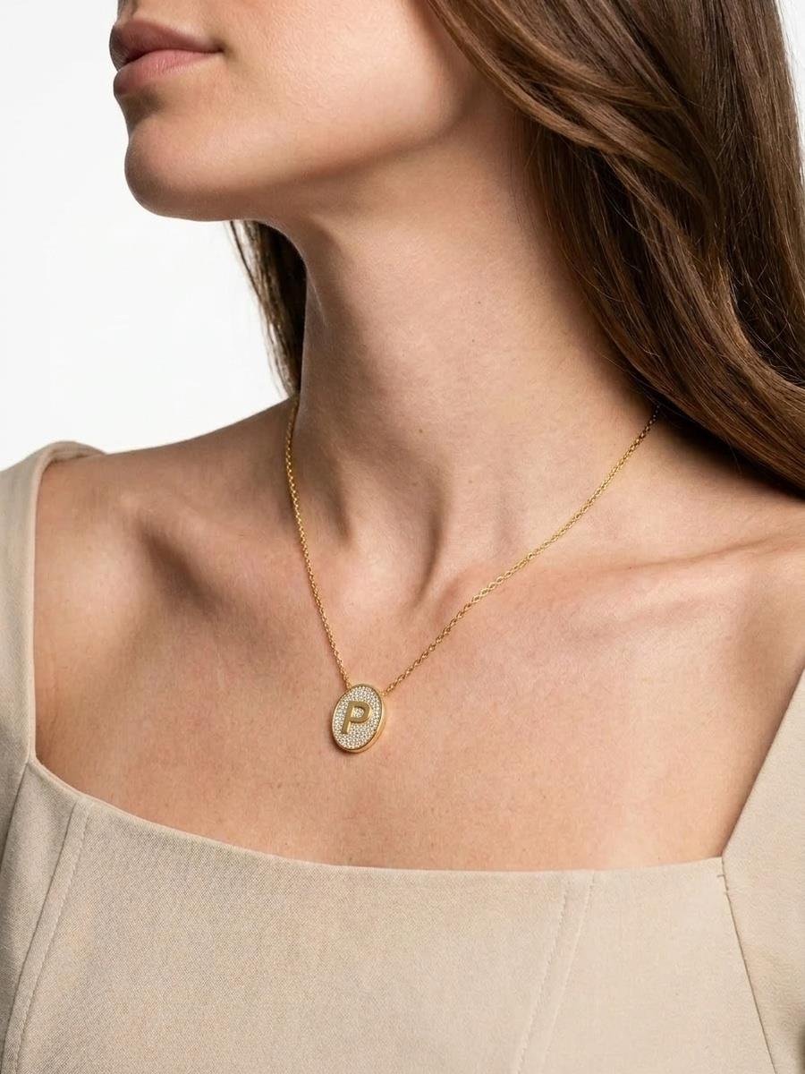 Colar Medalha de Letra Cravejado | Banhado a Ouro e Ródio Branco.