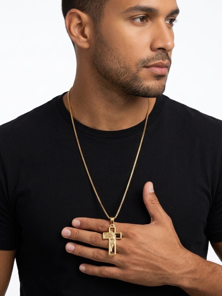 Colar Cruz Vazada Com Rosto de Jesus | Masculino | Banhado a Ouro.