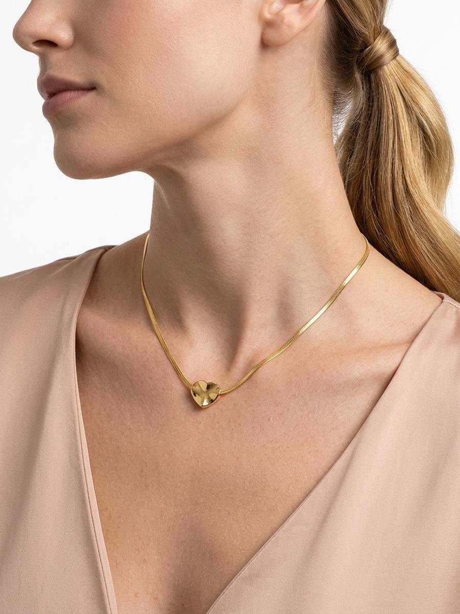 Choker Malha Fita com Coração Martelado | Banhado a Ouro.