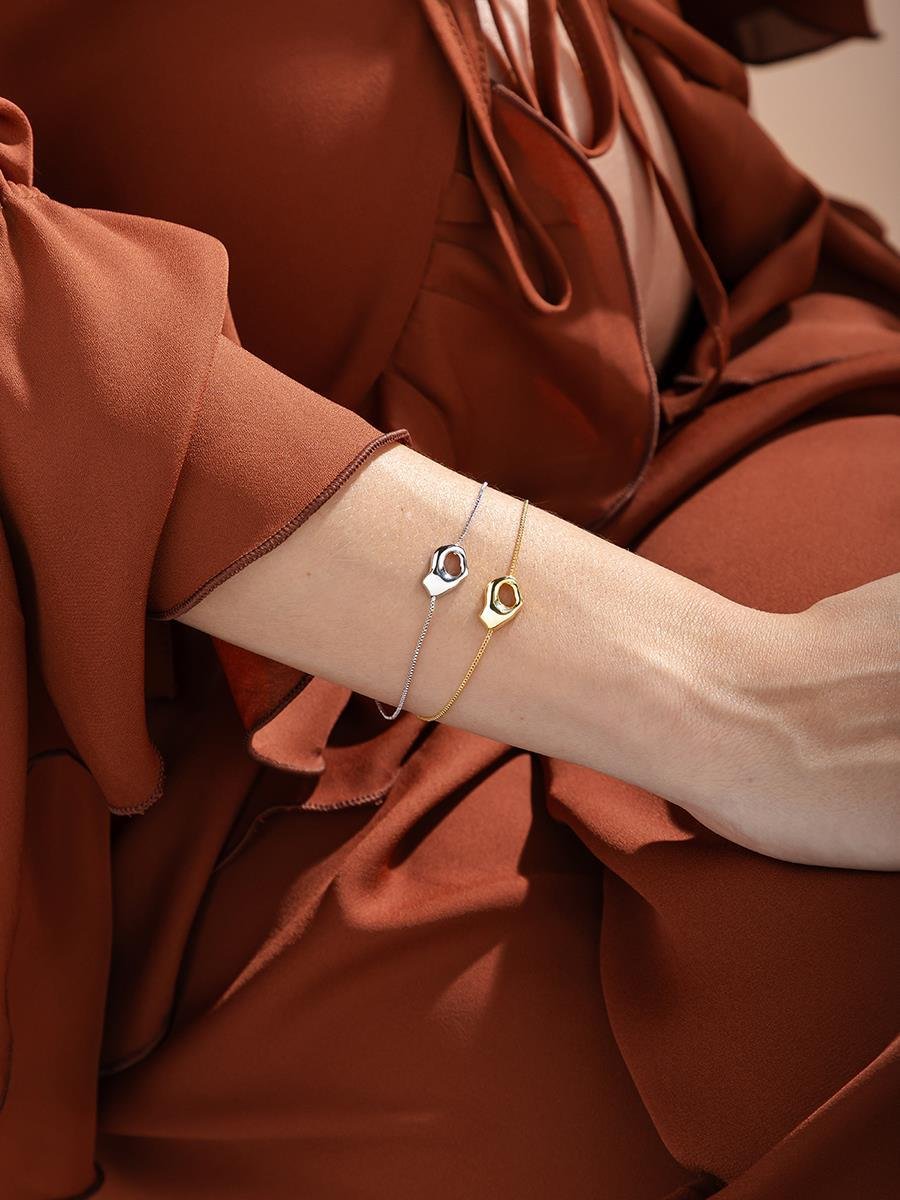 Pulseira Orgânica Vazada Lisa | Banhado a Ródio Branco