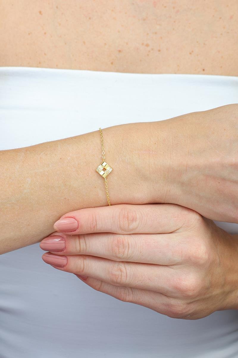 Pulseira Quadrado Entrelaçado Cravejado | Banhado a Ouro