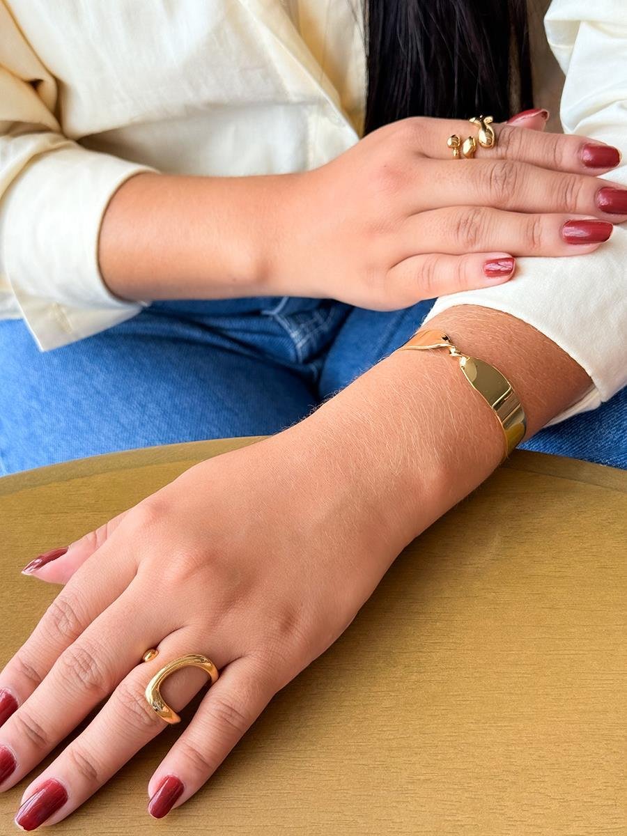 Bracelete Torcido | Banhado a Ouro.