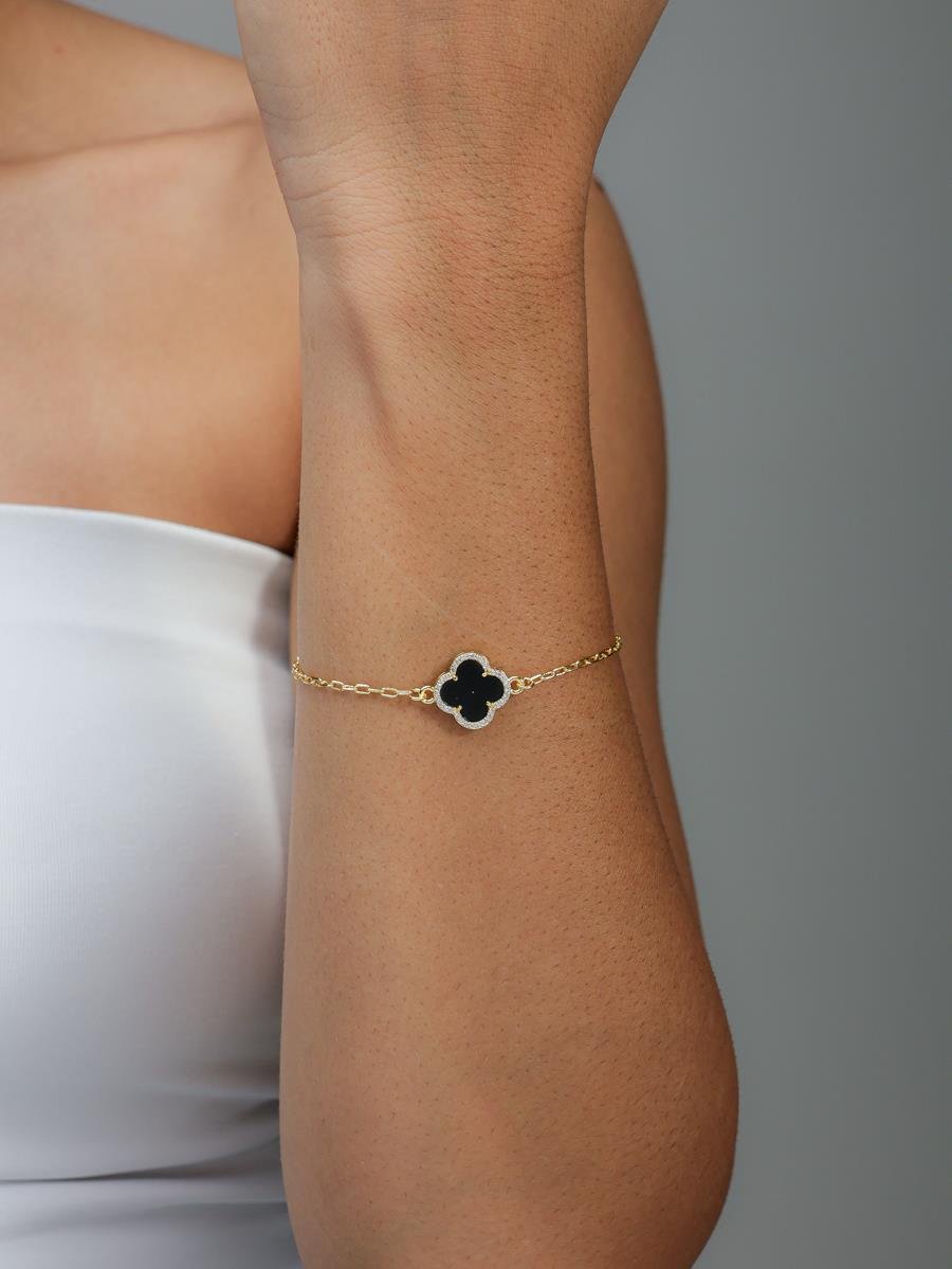 Pulseira Trevo com Detalhe Cravejado | Banhado a Ouro.