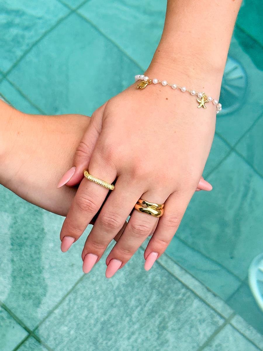 Pulseira Pérolas com Pingentes Marinho | Banhado a Ouro.