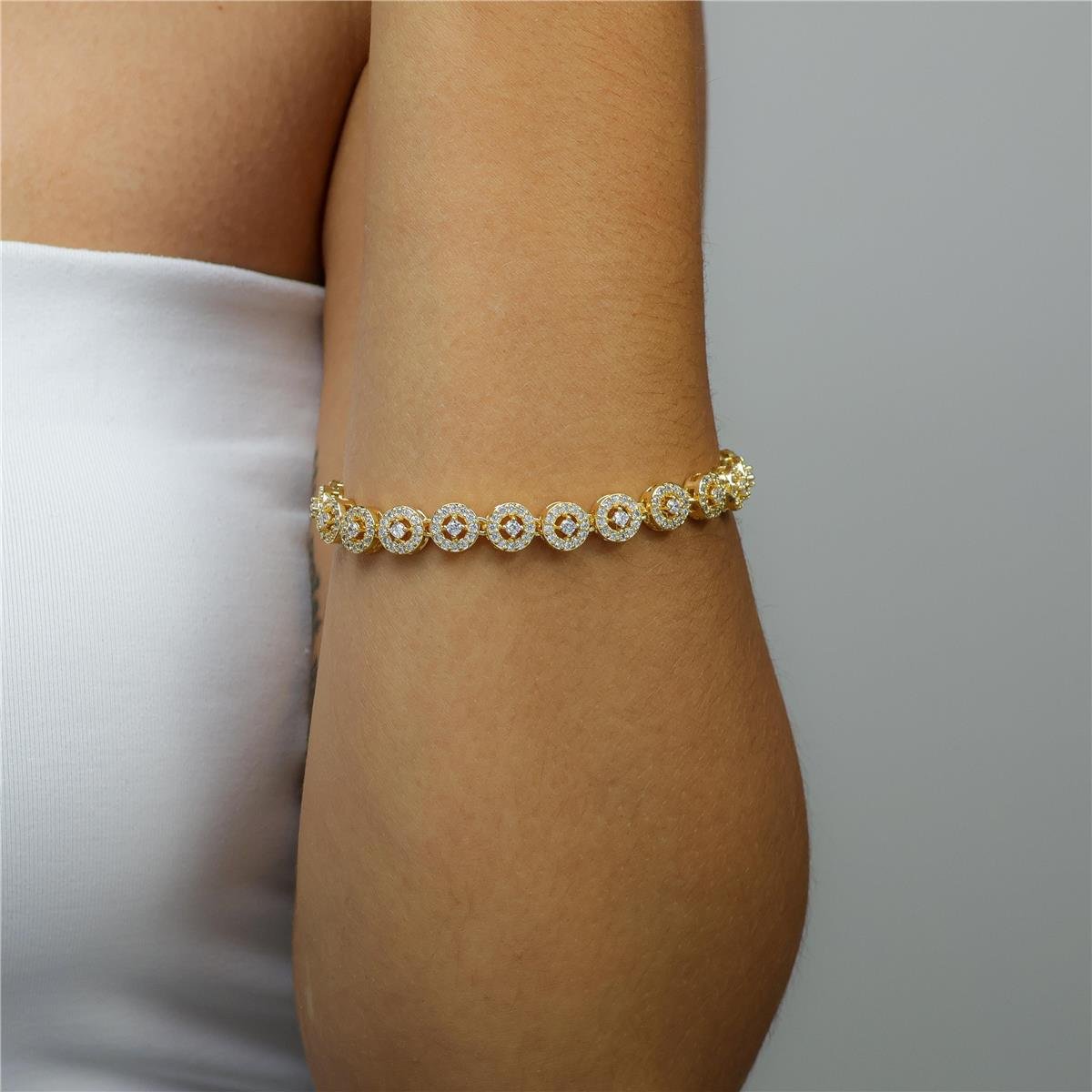 Pulseira Riviera Círculos Cravejado | Banhado a Ouro.