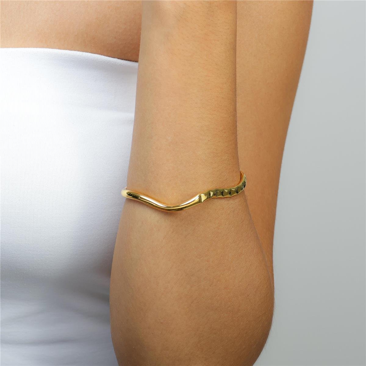 Bracelete Onda com Relevo | Banhado a Ouro.