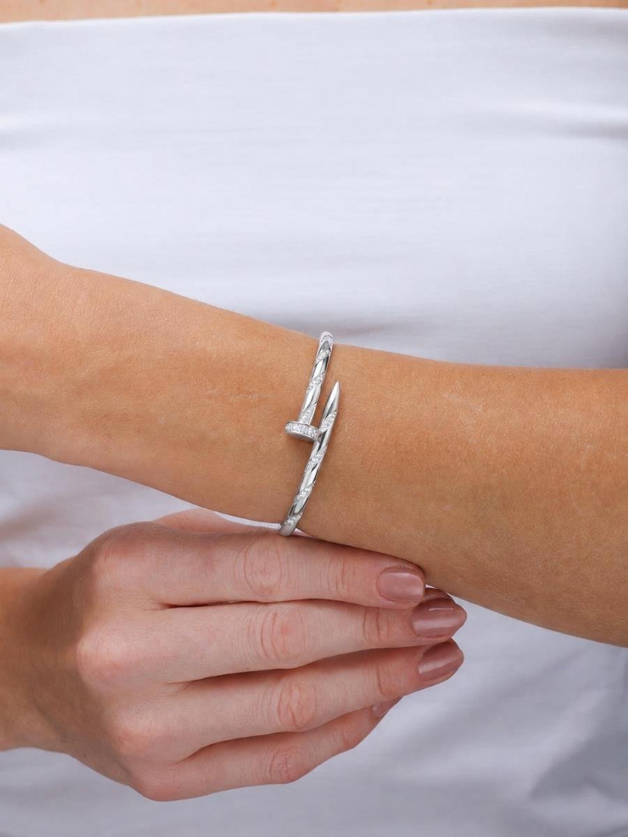 Bracelete Prego Detalhes Cravejado | Banhado a Ródio Branco.